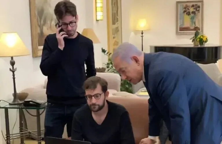 «Καταζητούμενος φυγόδικος» για το Qatargate ο πρώην σύμβουλος του Νετανιάχου, Γισραέλ Άινχορν, λέει η ισραηλινή αστυνομία