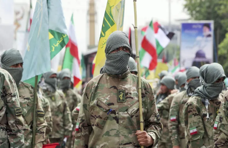 Basij: Η σκληρή παραστρατιωτική οργάνωση των Φρουρών της Επανάστασης - Εκπαιδεύονται για να σκοτώνουν