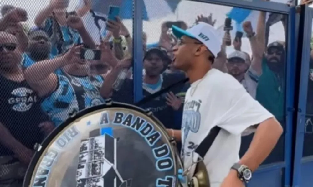 Ο Τετέ έπιασε το τύμπανο και έγινε ένα με τον κόσμο της Γκρέμιο