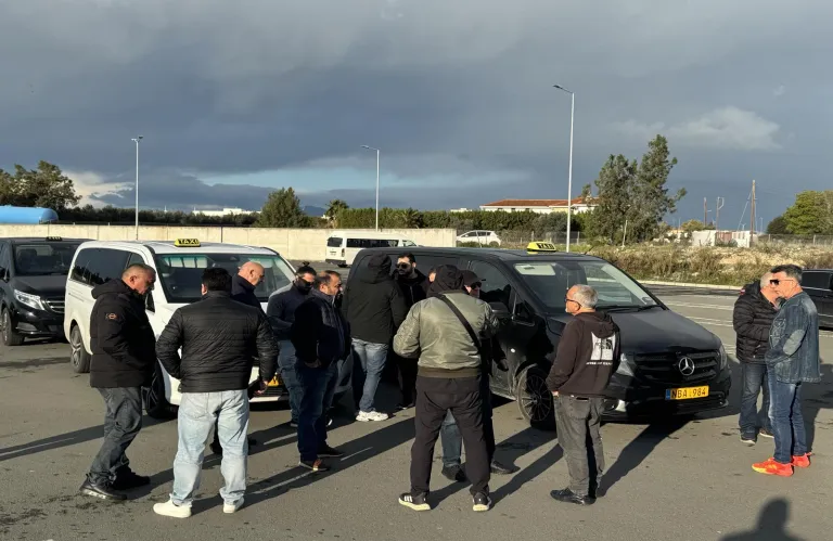 Taxi Drivers in Larnaca Continue Protests - Indefinite Strike Possible