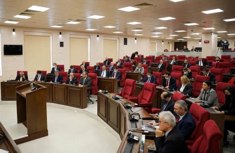 Περισσότερα από Βρετανούς Βουλευτές παίρνουν οι «βουλευτές» στα κατεχόμενα