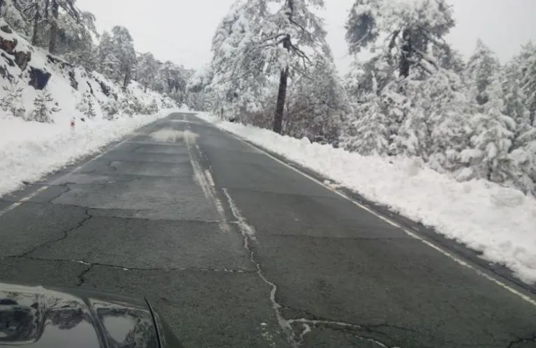 Επικίνδυνοι οι δρόμοι στο Τρόοδος λόγω παγετού και κατολισθήσεων