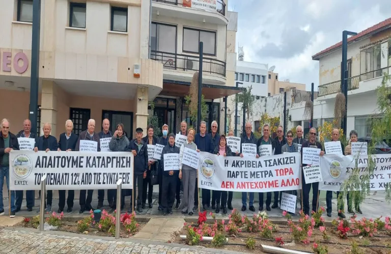 Paphos Pensioners Deliver Strong Message of Protest at EKYSY Provincial Committee Meeting