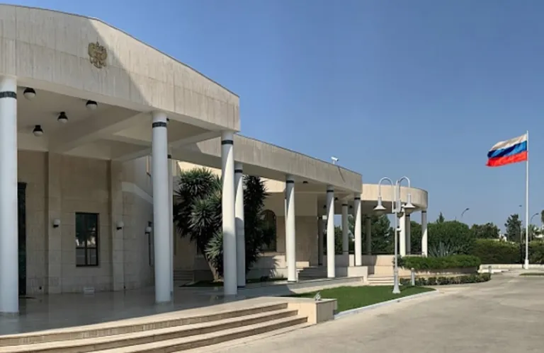 Ρώσος διπλωμάτης: Προεκτάσεις από τον θάνατο στη Ρωσική Πρεσβεία - Πιθανή παραβίαση διεθνών συμβάσεων