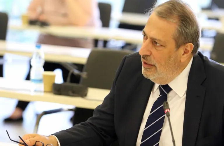 Το μπαλάκι στη Βουλή για το ζήτημα του ανέλεγκτου του Γενικού Εισαγγελέα