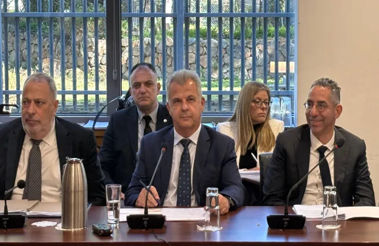 Επιτροπή Νομικών: Πού θα κάτσει η μπίλια για το ανέλεγκτο;