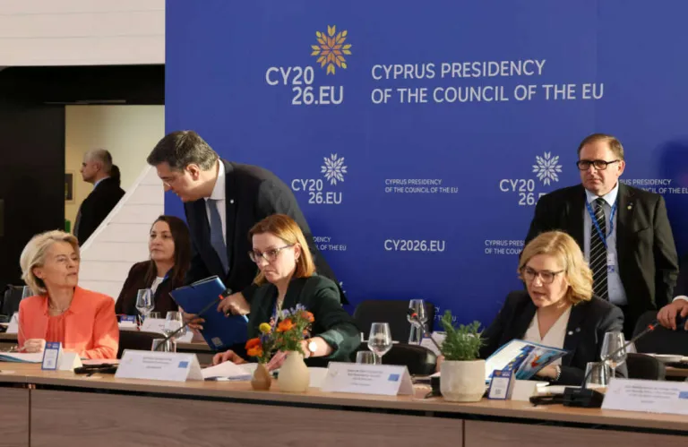 Κολέγιο των Επιτρόπων: Σε τέσσερις θεματικές ενότητες οι συζητήσεις με τους Υπουργούς της Κυβέρνησης