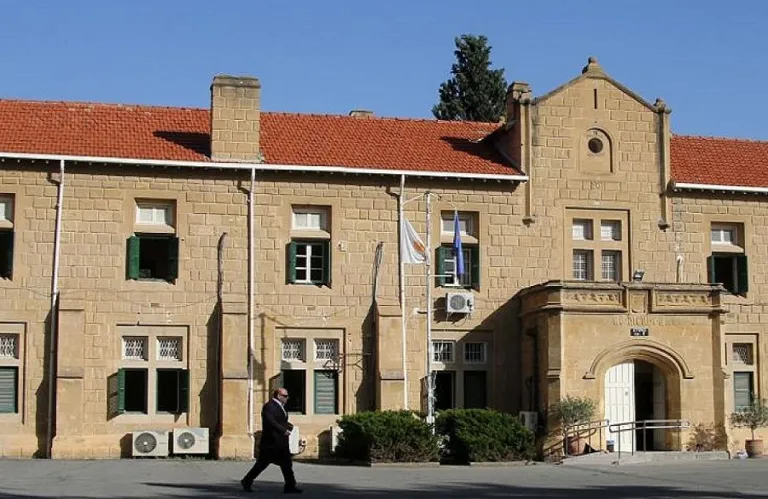 Με νέους μάρτυρες κατηγορίας συνεχίζεται τη Δευτέρα η δίκη της κτηματομεσίτριας για σφετερισμό