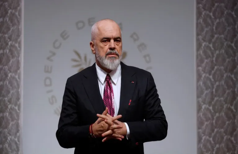 «Έκανα χιούμορ» λέει ο Ράμα για τις δηλώσεις του για τους Έλληνες και τους «απόγονους του Πλάτωνα»