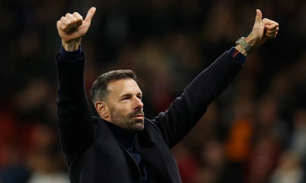 Ο Φαν Νίστελροϊ στο τεχνικό επιτελείο της εθνικής Ολλανδίας