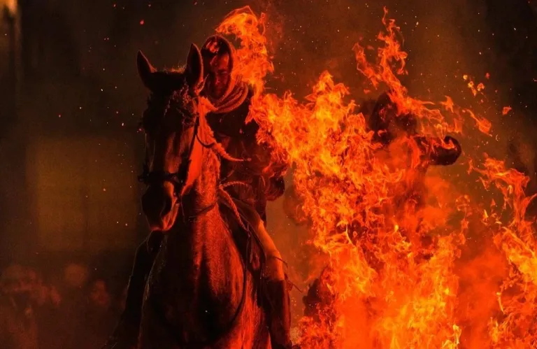 Spain's 'Burning Horses' Tradition Mesmerizes at Saint Anthony's Feast