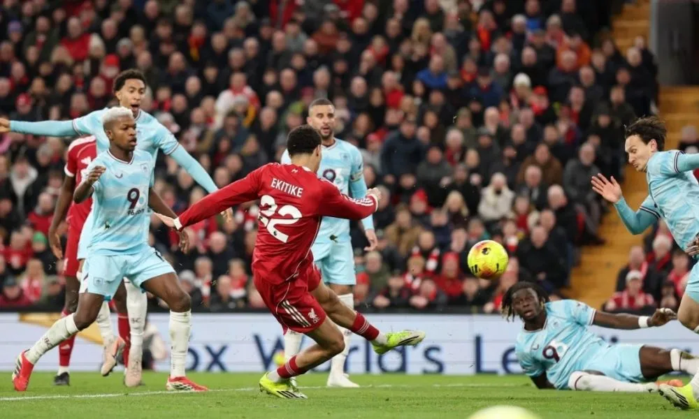 Καρέ της ισοπαλίας για τη Λίβερπουλ, ξεκόλλησε και ανάσανε η Τσέλσι