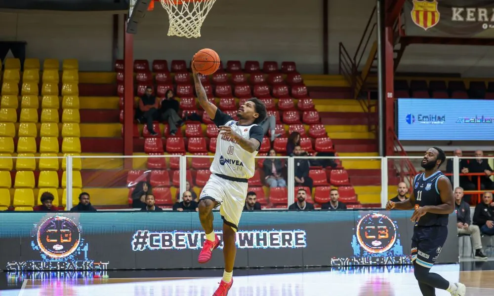 Με εκπληκτικό Wright υπέταξε τον ΑΠΟΕΛ ο Κεραυνός