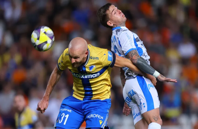 Απόλλων/ΑΠΟΕΛ: Ένας αγώνας που θα δείξει ποιος έχει τις πιο... απειλητικές διαθέσεις προς τα ψηλά!