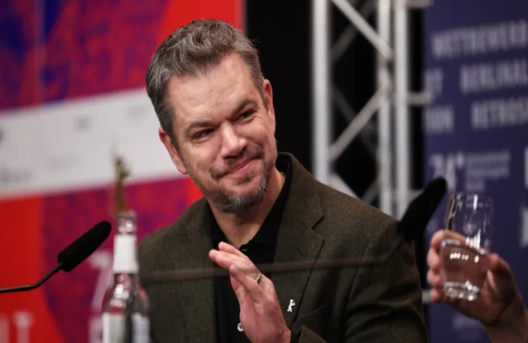 Ο Ματ Ντέιμον αποκάλυψε την εντολή του Netflix στους δημιουργούς επειδή ο κόσμος είναι κολλημένος στα κινητά