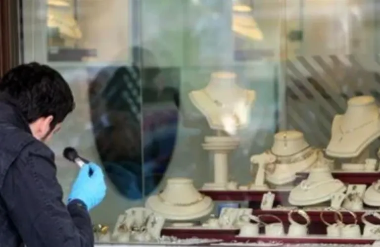 Ξάφρισαν χρυσοχοεία σε Παραλίμνι και Αγία Νάπα - Έφυγαν με λεία ύψους 300 χιλιάδες, σύμφωνα με τις πρώτες εκτιμήσεις