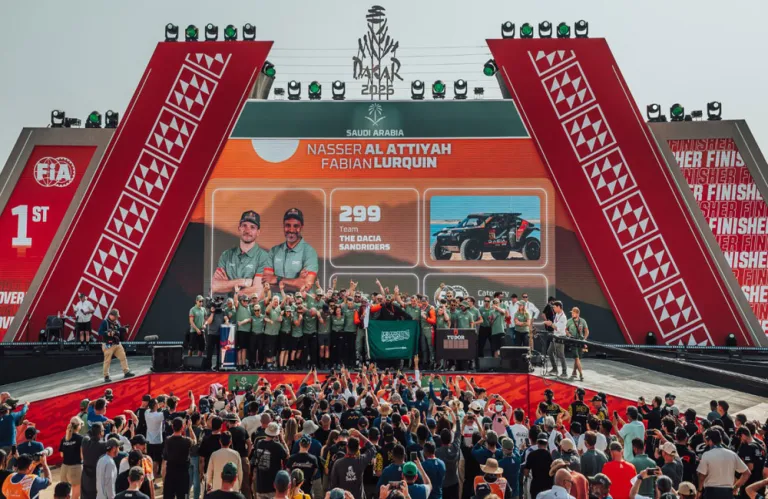 H Dacia κυριαρχεί στο σκληρότερο αγώνα αυτοκινήτου στον κόσμο