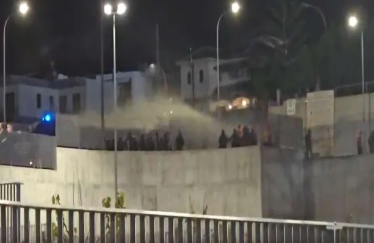 Θα τους απελάσουμε και αυτούς;