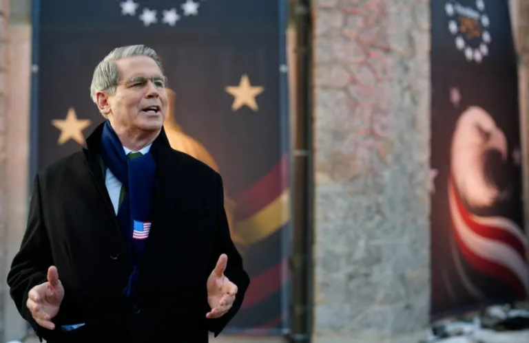 Στη σκιά του Τραμπ ξεκινά το Παγκόσμιο Οικονομικό Φόρουμ στο Νταβός – Διαδηλωτές δηλώνουν ότι «δεν είναι ευπρόσδεκτος»