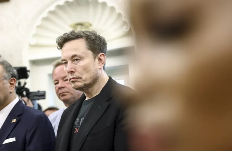 Elon Musk and Ryanair CEO Engage in Public Feud, Musk Considers Buying the Airline