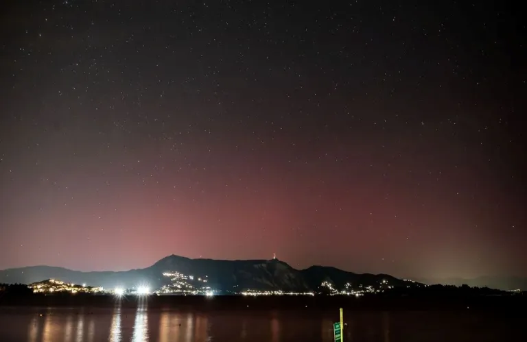 Northern Lights Visible in Northern Greece - Photos from Thessaloniki & Corfu