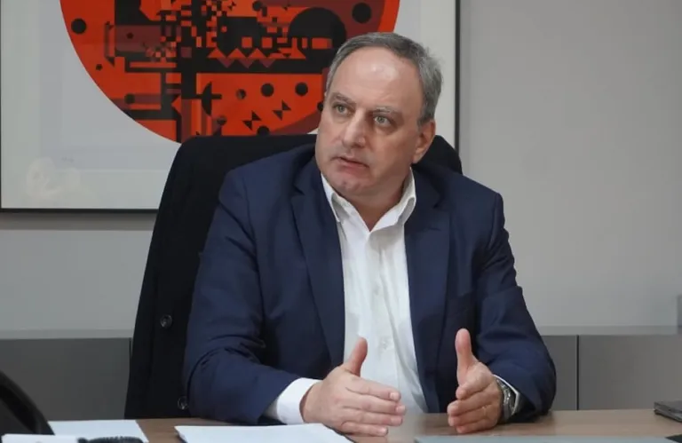 Επιστολή Στεφάνου προς Υπ. Ενέργειας για σχέδια στήριξης οικιακών φωτοβολταϊκών