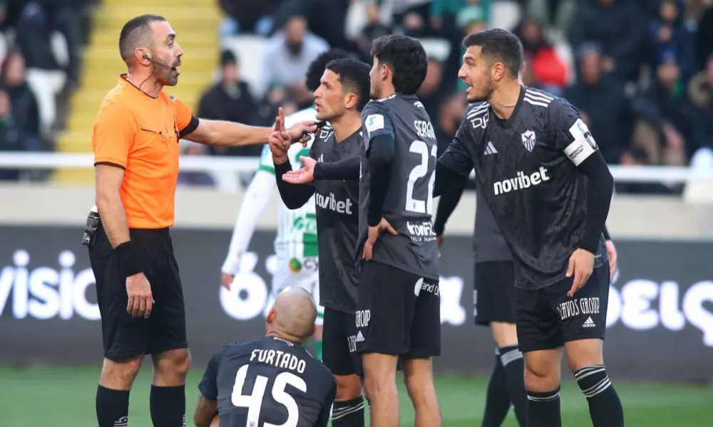 Η Ανόρθωση καταγγέλλει τον Θεουλή για 11 φάσεις