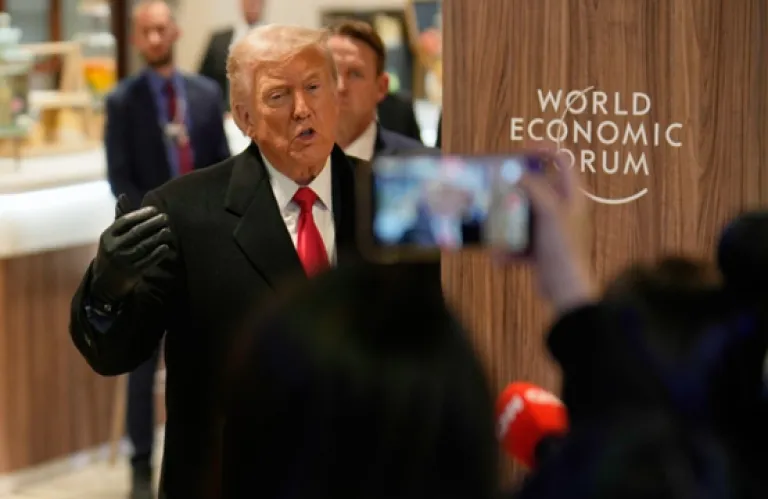 Δεν επιβάλει τελικά δασμούς ο Tραμπ: Ανακοίνωσε συμφωνία για Γροιλανδία και Αρκτική - «Για πάντα η συνεργασία σε Χρυσό Θόλο και ορυκτά» (βίντεο)