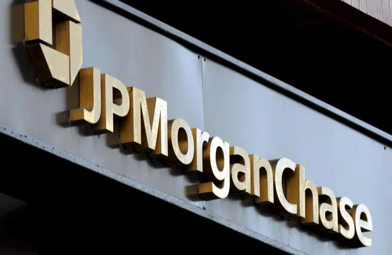 Ο Τραμπ κατέθεσε αγωγή κατά JPMorgan Chase, ζητώντας $5 δισεκ. αποζημίωση