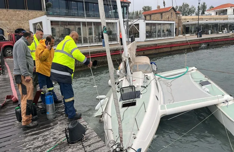 Σοβαρές ζημιές σε σκάφος Trimaran από την κακοκαιρία χτες  στο λιμάνι Κάτω Πάφου