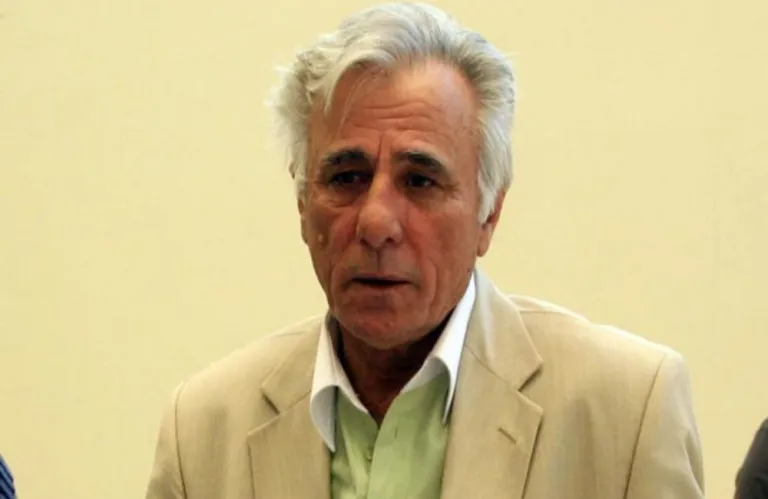 Την τελευταία του πνοή άφησε το βράδυ της Πέμπτης ο δημοσιογράφος και εκδότης Σπύρος Καρατζαφέρης