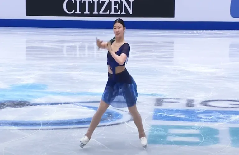 Κινέζα αθλήτρια χορεύει το «Αστερομάτα» της Κλαυδίας σε αγώνα καλλιτεχνικού πατινάζ (βίντεο)