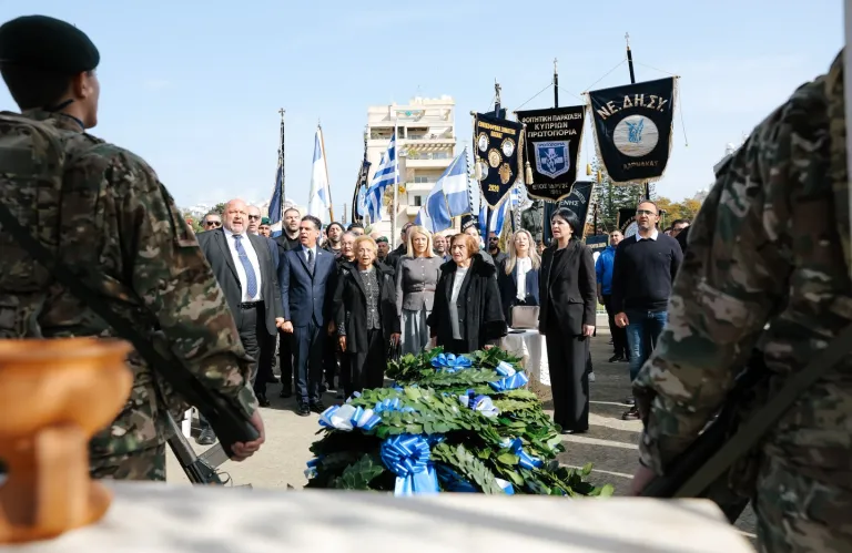 Υπό αυστηρά μέτρα ασφαλείας το μνημόσυνο του Γρίβα Διγενή στη Λεμεσό - Ποιοι ήταν παρόντες (φώτος - βίντεο)