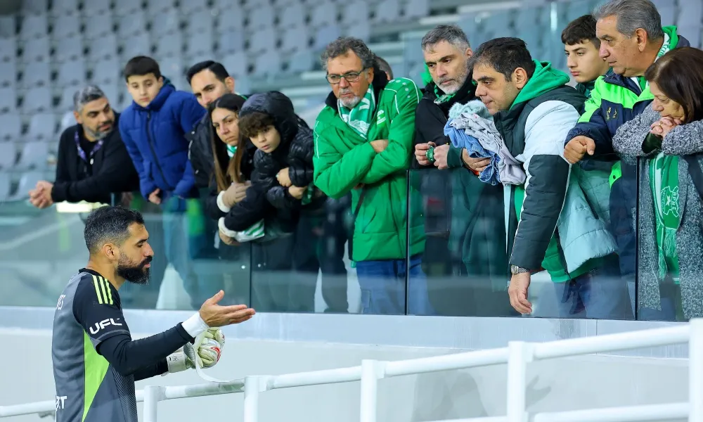 Τα είπε με τον κόσμο του Άρη μετά την βαριά ήττα ο Βανά