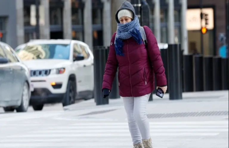 Ισχυρή χιονοθύελλα σαρώνει τις ΗΠΑ: Εκατοντάδες χιλιάδες χωρίς ρεύμα, χιλιάδες πτήσεις ακυρώνονται