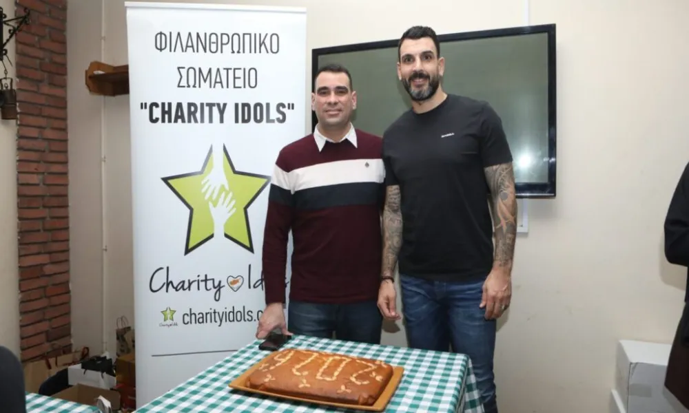 Ο πρεσβευτής του «Charity Idols» Κύπρου, Γιώργος Μερκής, στην καθιερωμένη κοπή της βασιλόπιτας