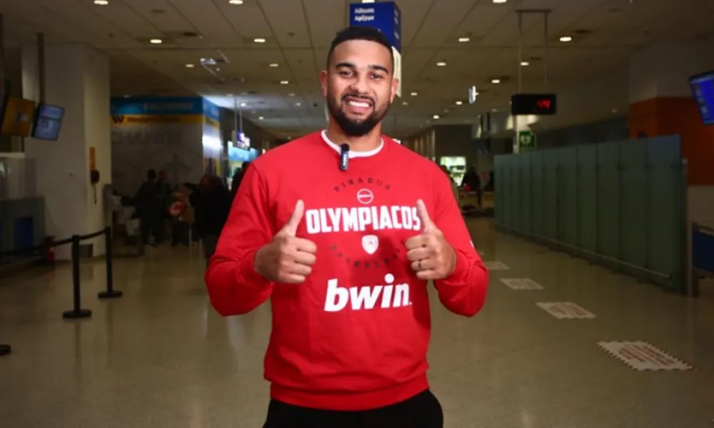 Το πρώτο μήνυμα του Τζόζεφ στους φίλους του Ολυμπιακού: «Ξέρω ότι η ατμόσφαιρα θα είναι τρελή»