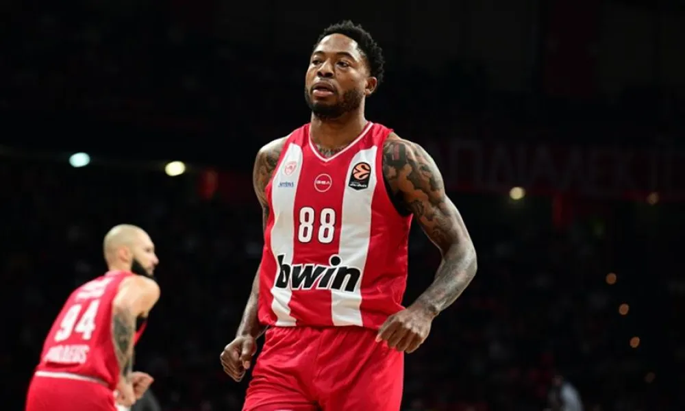 Προπονήθηκαν Τζόουνς και Μιλουτίνοφ-Πρώτη για Τζόζεφ, εκτός ακόμη ο Νιλικίνα