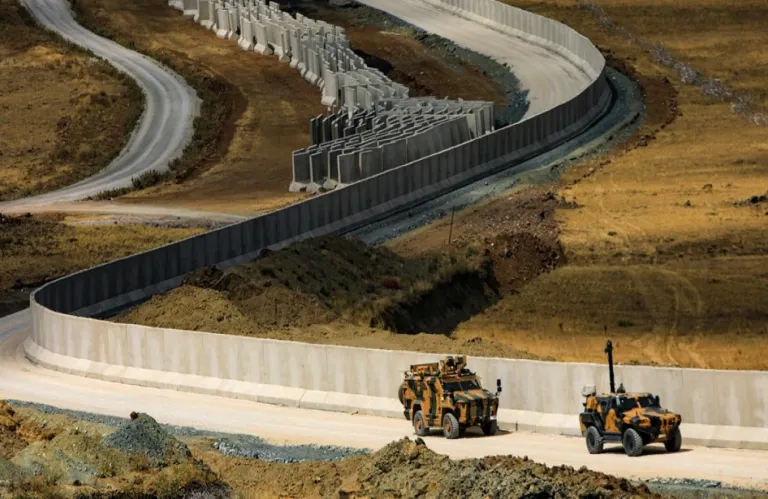 Τείχος με το Ιράν στήνει η Τουρκία για ενδεχόμενη κατάρρευση του καθεστώτος στην Τεχεράνη