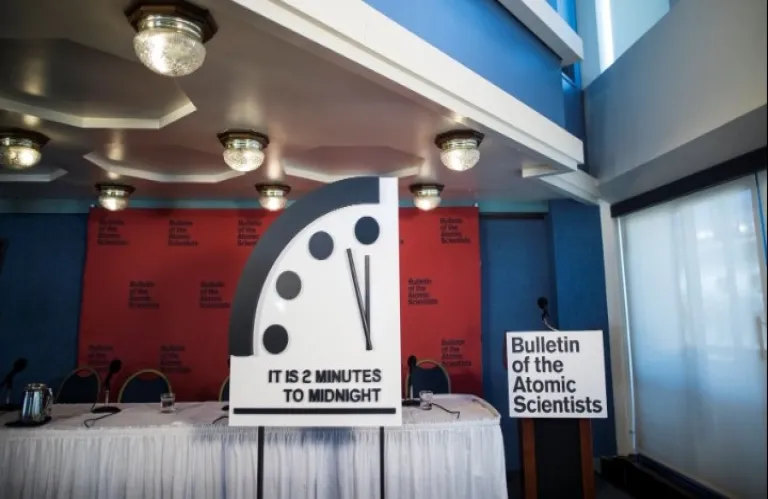 Ρεκόρ ανησυχίας: Το Ρολόι της Αποκάλυψης στα 85 δευτερόλεπτα πριν τα μεσάνυχτα