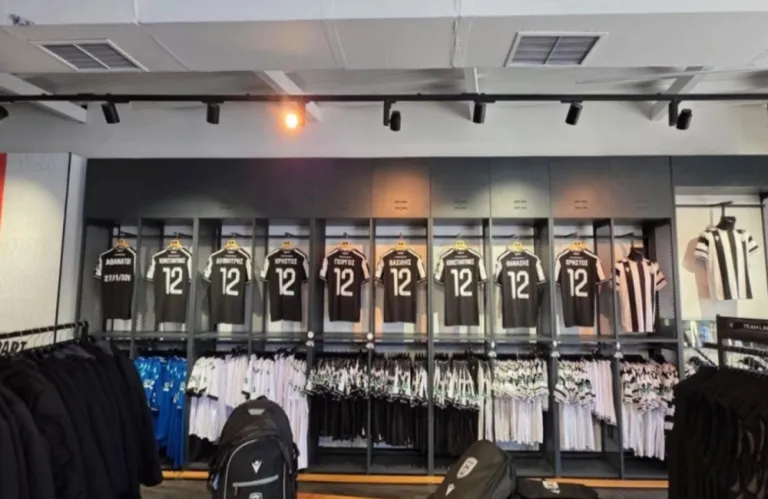 Με τα ονομάτων των 8 αδικοχαμένων φίλων του Δικεφάλου οι φανέλες στην μπουτίκ