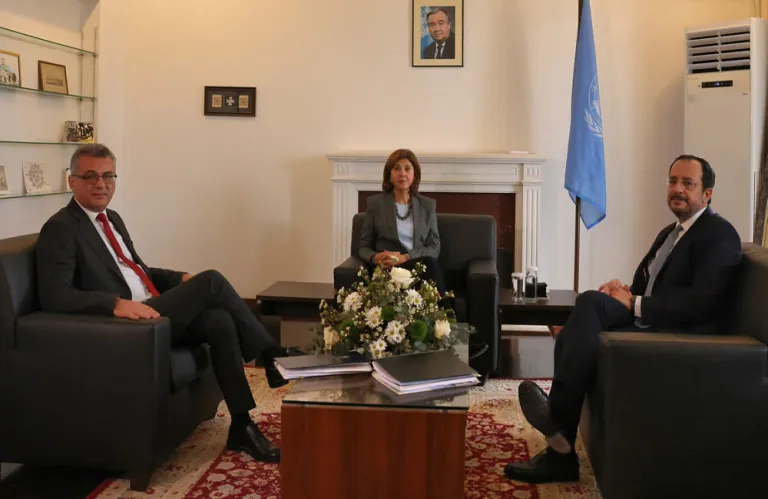 Πώς τοποθετούνται τα κόμματα για τριμερή Χριστοδουλίδη – Έρχιουρμαν – Ολγκίν: Οι ανησυχίες, το «θετικό στοιχείο» και η αρνητικότητα