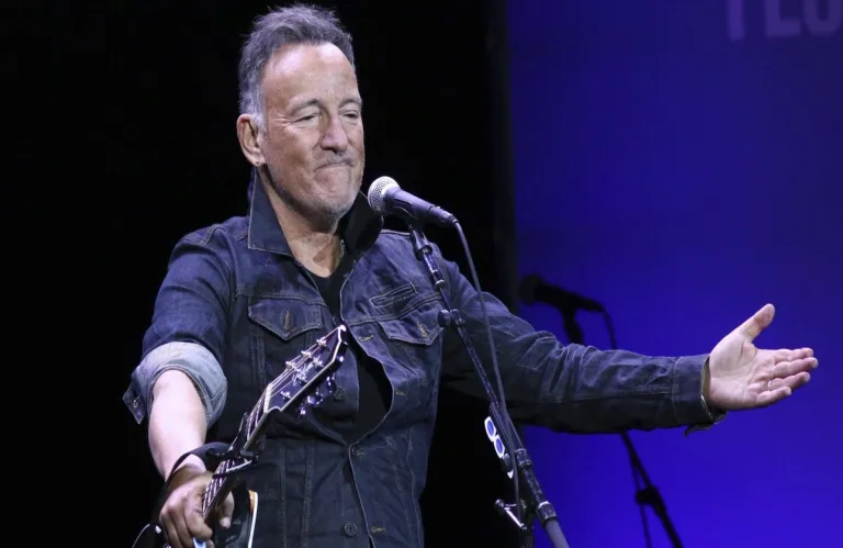 Τραγούδι-φόρος τιμής στους νεκρούς διαδηλωτές στη Μινεάπολη από τον Μπρους Σπρίνγκστιν