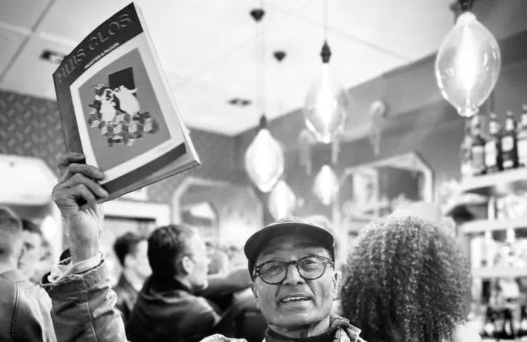 Κορυφαία διάκριση για τον τελευταίο εφημεριδοπώλη του Παρισιού - Ποια η «φωνή του γαλλικού Τύπου»