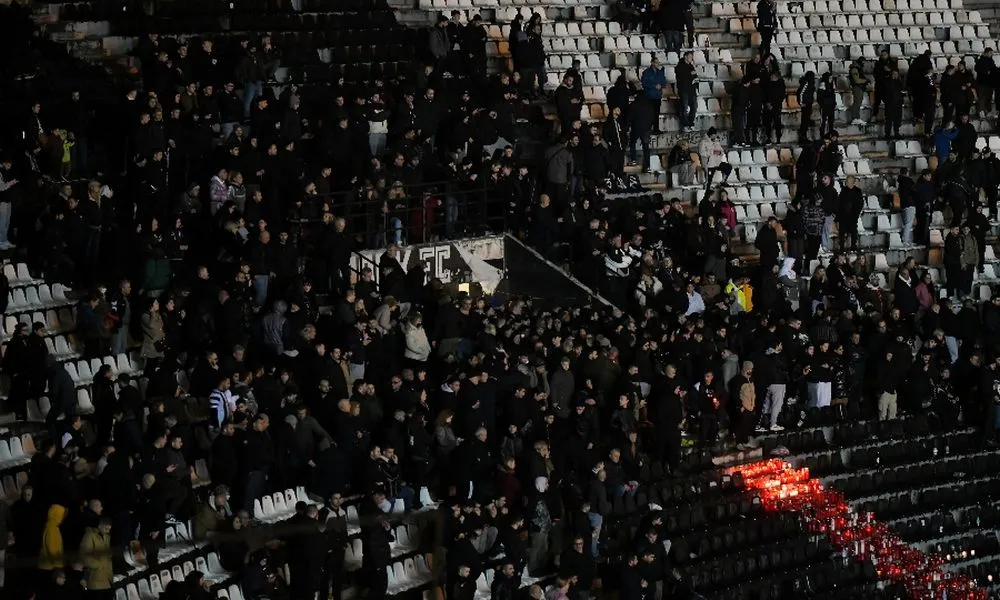 Σπαρακτικές εικόνες στην Τούμπα - Μαζική παρουσία κόσμου για τα επτά «αετόπουλα»