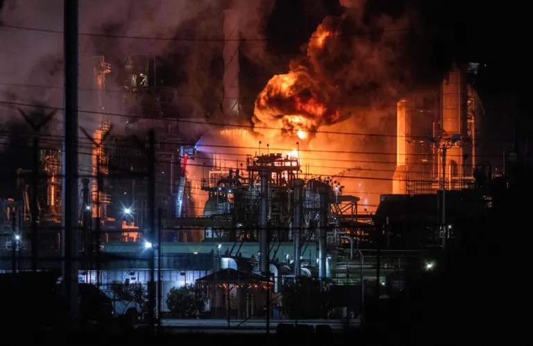 Έκρηξη σε διυλιστήριο στη Νικομήδεια της Τουρκίας (βίντεο)