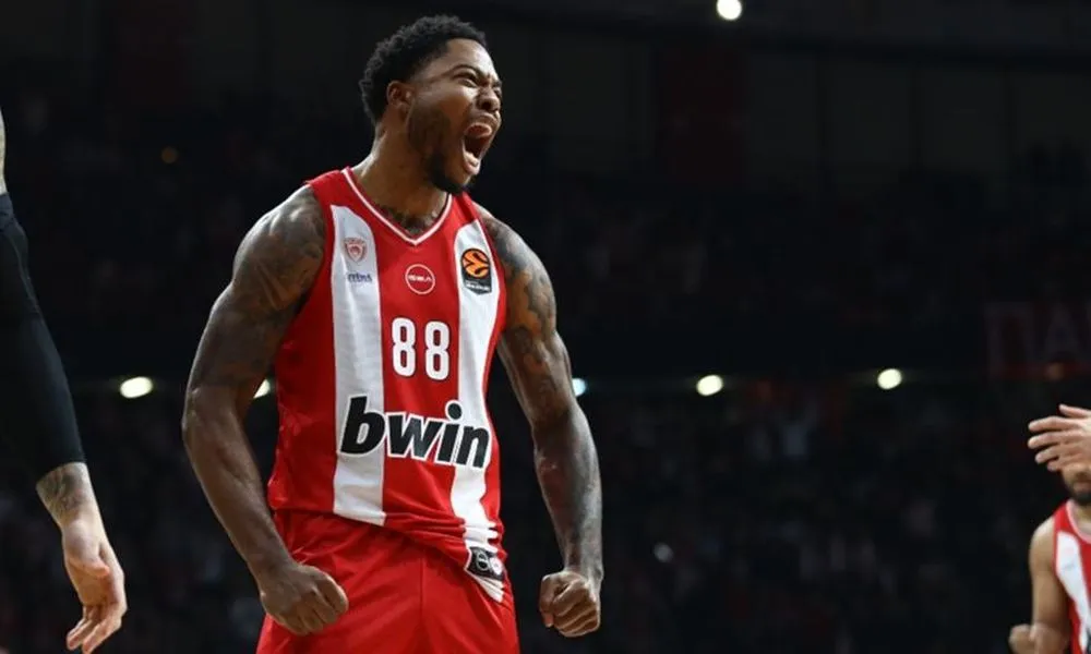 Αγρίεψε στην αρχή και το τέλος ο Ολυμπιακός και γονάτισε την Μπαρτσελόνα!