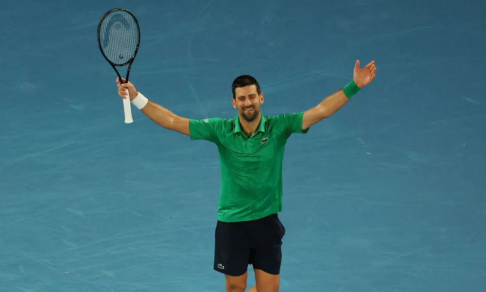 Ο Τζόκοβιτς «αποκαθήλωσε» τον Σίνερ και οδεύει προς τον 11ο τίτλο του στη Μελβούρνη