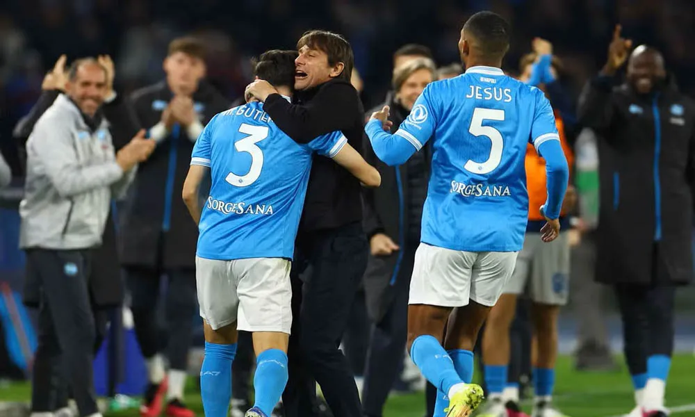 Αντέδρασε η Νάπολι κι έμεινε «ζωντανή» για τον τίτλο