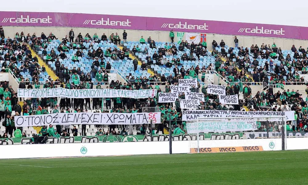 ΦΩΤΟ: Σίγησαν για εφτά λεπτά οι φίλοι της Ομόνοιας τιμώντας τους αδικοχαμένους φίλους του ΠΑΟΚ